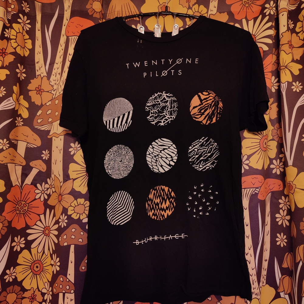 Forever 21 Black and Orange Graphic Kids Tee